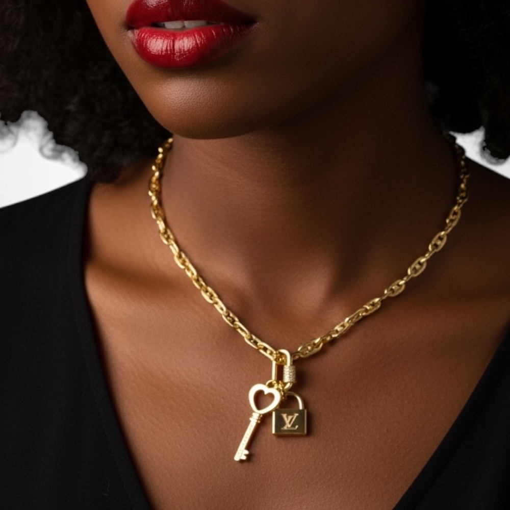 💛 Gold Chain w/Charm Handmade